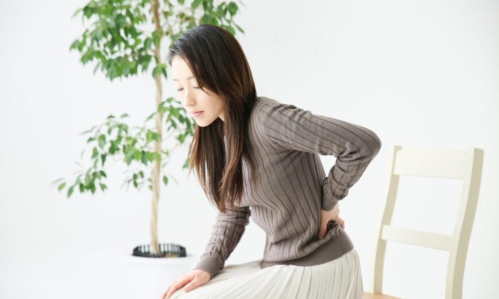 腰痛の女性