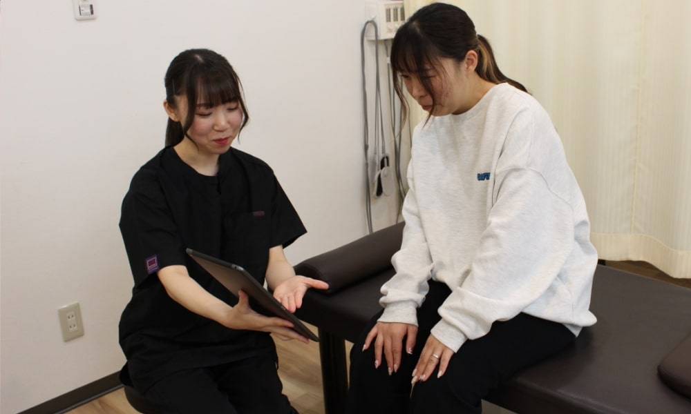 骨盤の歪み・ズレの原因を説明する前橋スマイル接骨院の院長先生