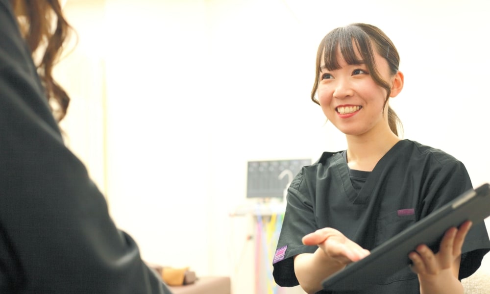 春原美咲先生の接骨院での患者さんへの説明